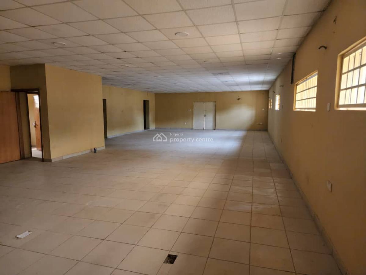3 Floor Office Space on a Strategic Location, Sagamu, Ogun, Plaza / Complex / Mall for Rent