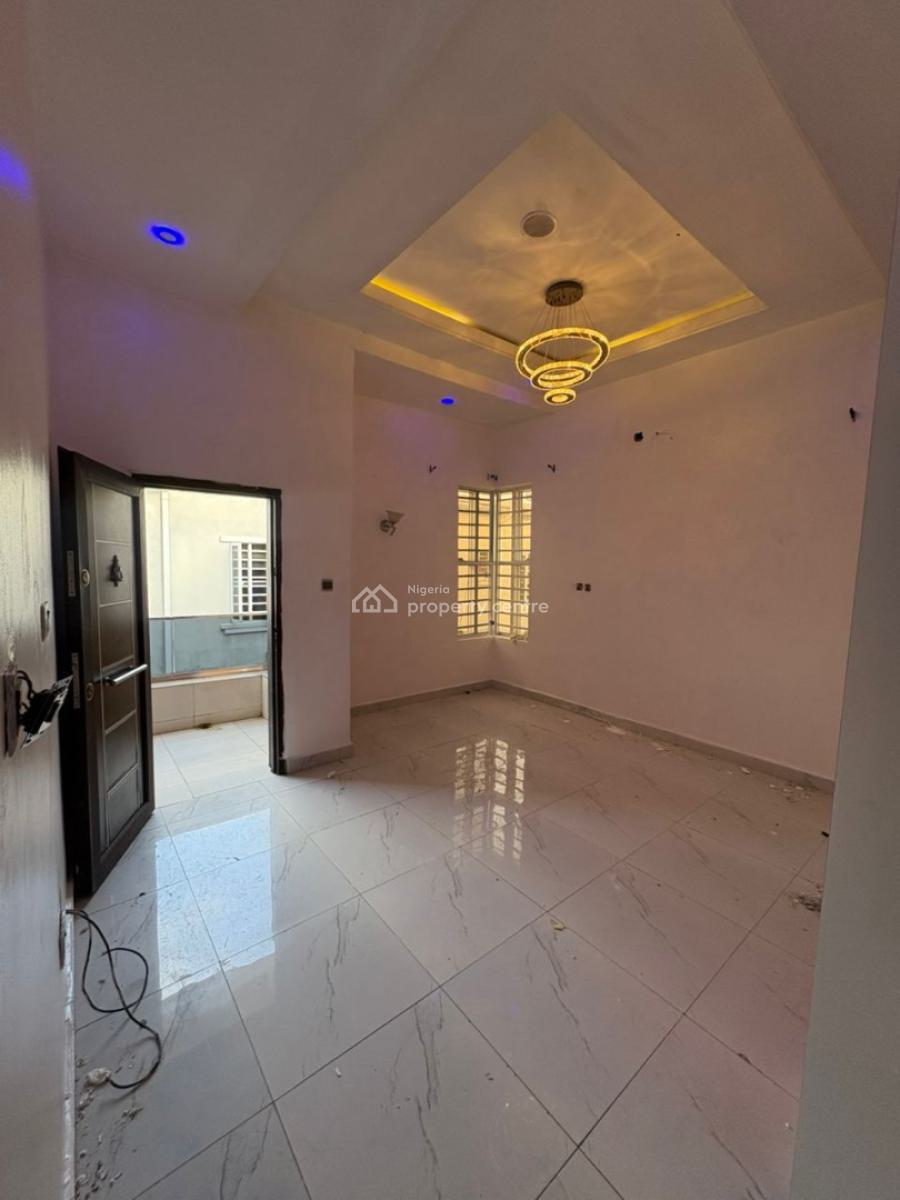 Spacious Master Room Comes with Balcony in Shared Apartment, Orchid Road, Lekki, Lagos, Flat / Apartment for Rent