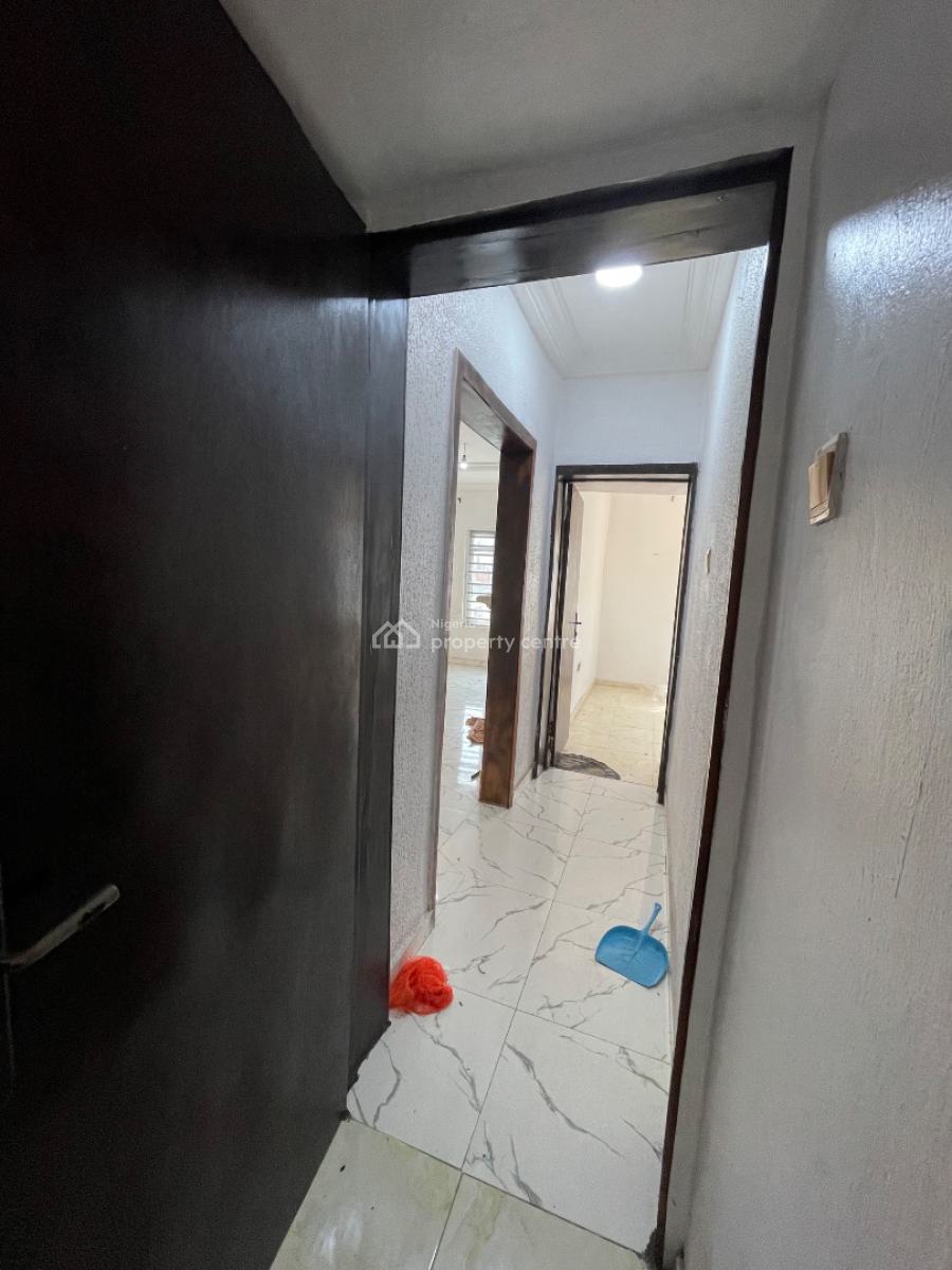 Luxury 2 Bedrooms, Upstairs, En-suite with Visitors Toilet, Alapere, Ketu, Lagos, Flat / Apartment for Rent