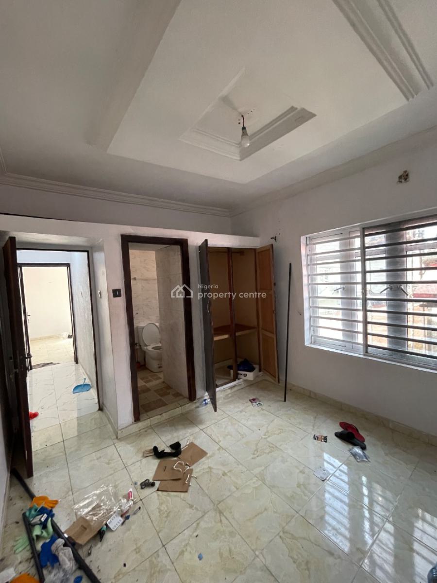 Luxury 2 Bedrooms, Upstairs, En-suite with Visitors Toilet, Alapere, Ketu, Lagos, Flat / Apartment for Rent