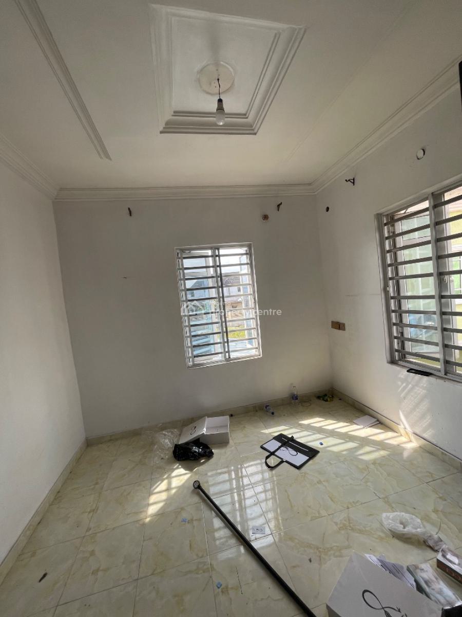 Luxury 2 Bedrooms, Upstairs, En-suite with Visitors Toilet, Alapere, Ketu, Lagos, Flat / Apartment for Rent