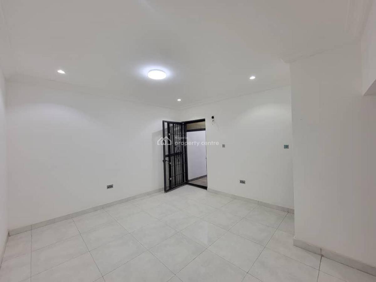 4 Bedrooms Terrace, Lekki Expressway, Lekki, Lagos, Terraced Duplex for Sale