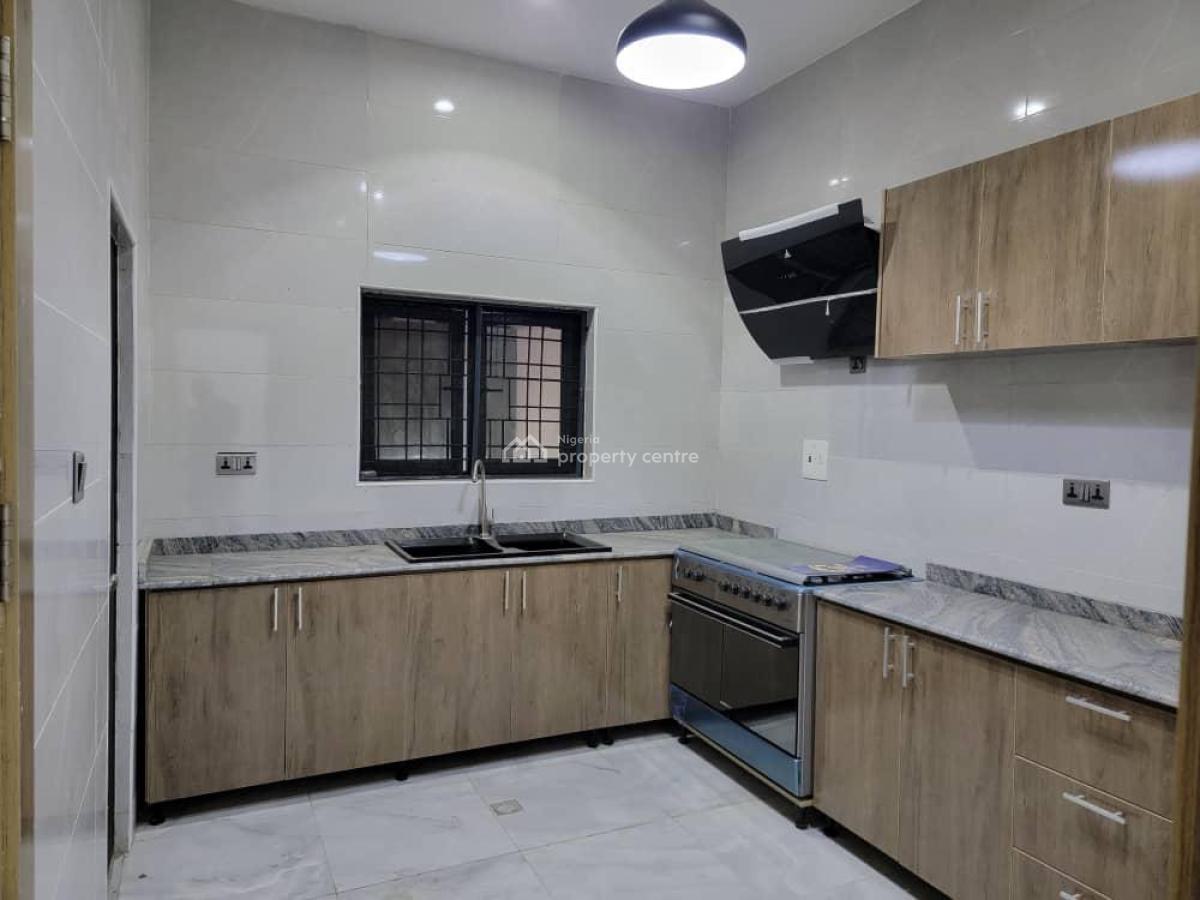 4 Bedrooms Terrace, Lekki Expressway, Lekki, Lagos, Terraced Duplex for Sale