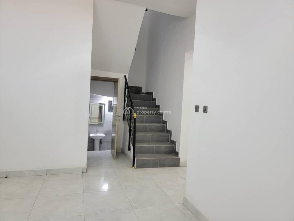 4 Bedrooms Terrace, Lekki Expressway, Lekki, Lagos, Terraced Duplex for Sale