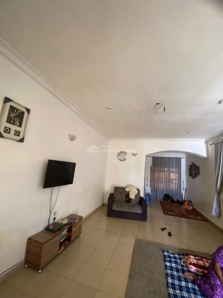 Fairly Used 2 Bedrooms Blocks of Flats, Extension Off 6th Avenue, Gwarinpa, Abuja, Flat / Apartment for Sale