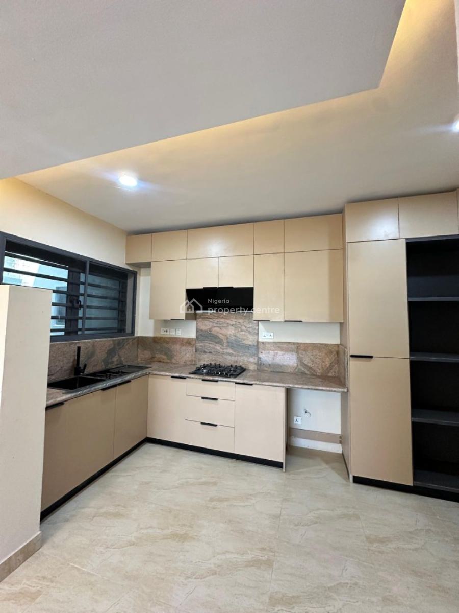 Spacious Standard 3 Bedroom Apartment, Lekki Phase 1, Lekki, Lagos, Flat / Apartment for Rent