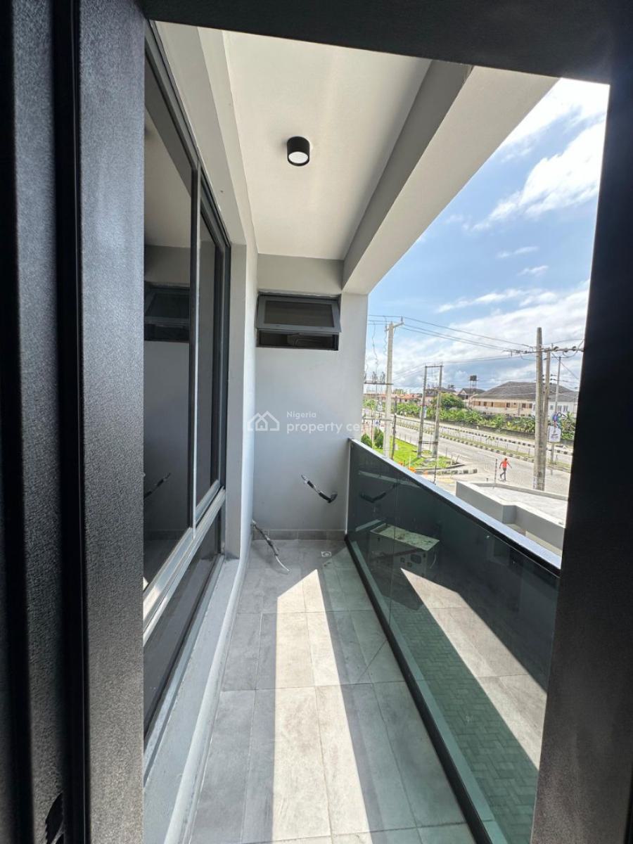 Spacious Standard 3 Bedroom Apartment, Lekki Phase 1, Lekki, Lagos, Flat / Apartment for Rent