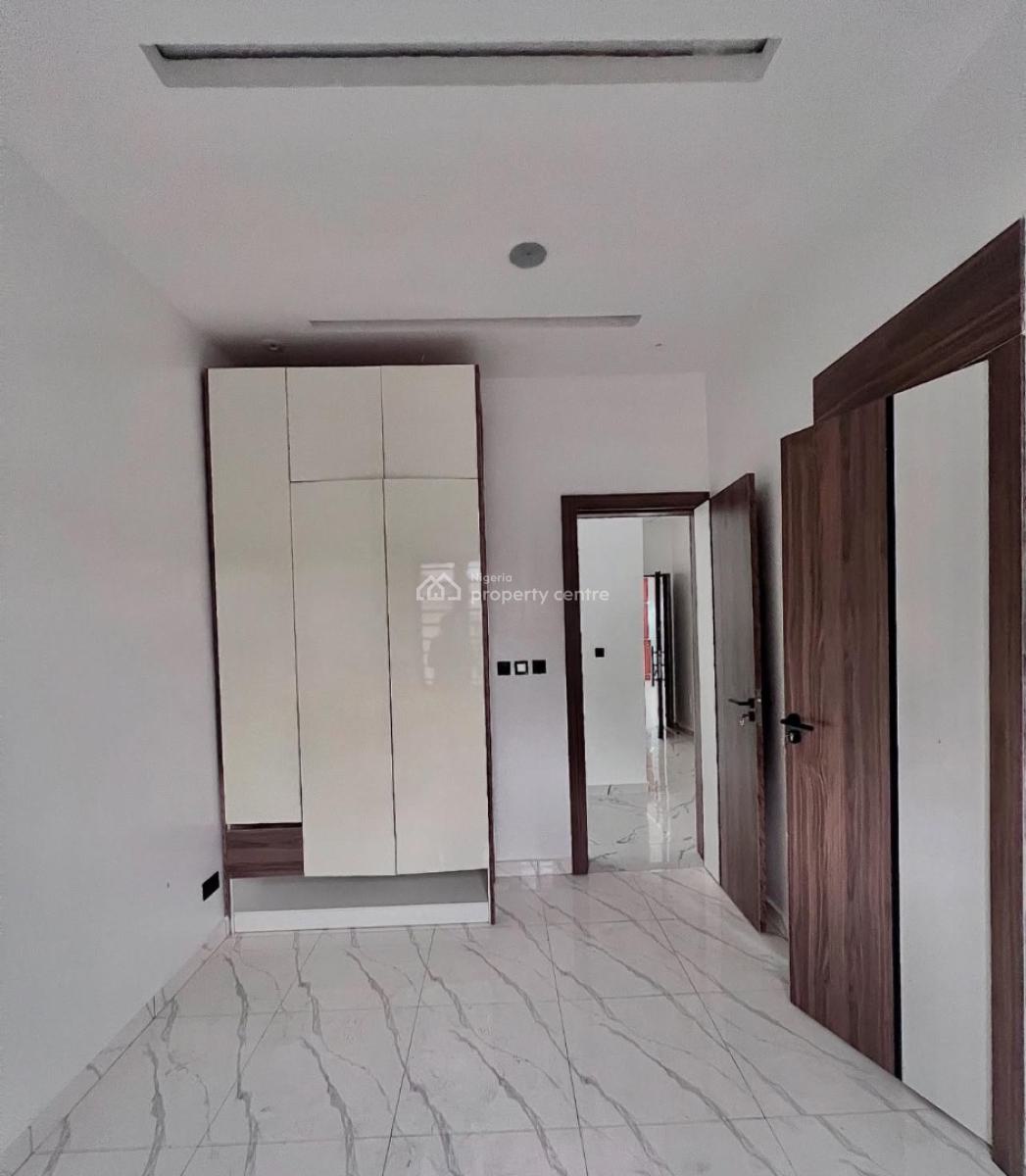 Fully Serviced 3 Bedroom Apartment with Elevator, Lekki Phase 1, Lekki, Lagos, Block of Flats for Sale