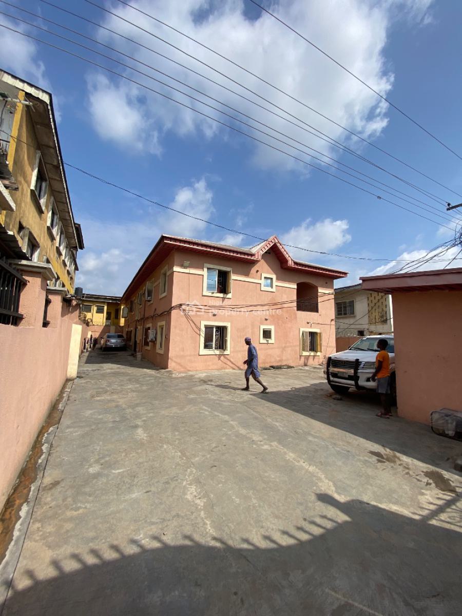 Clean 3 Bedroom Flat Upstairs All Room Ensuite, Off Cole Street Via Olufemi Ogunlana Drive, Lawanson, Surulere, Lagos, House for Rent