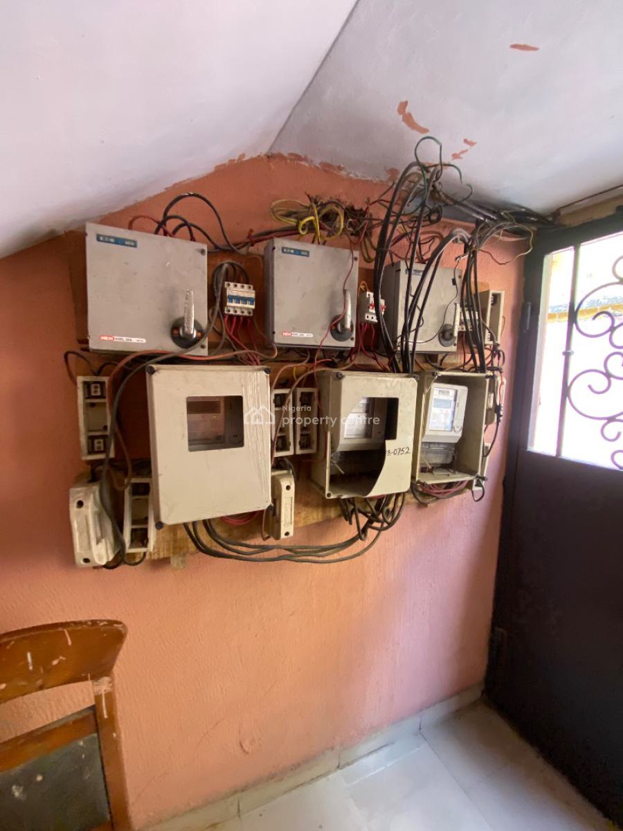 Clean 3 Bedroom Flat Upstairs All Room Ensuite, Off Cole Street Via Olufemi Ogunlana Drive, Lawanson, Surulere, Lagos, House for Rent