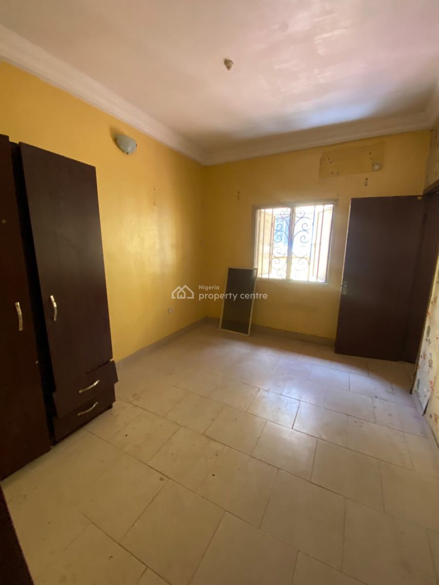 Clean 3 Bedroom Flat Upstairs All Room Ensuite, Off Cole Street Via Olufemi Ogunlana Drive, Lawanson, Surulere, Lagos, House for Rent