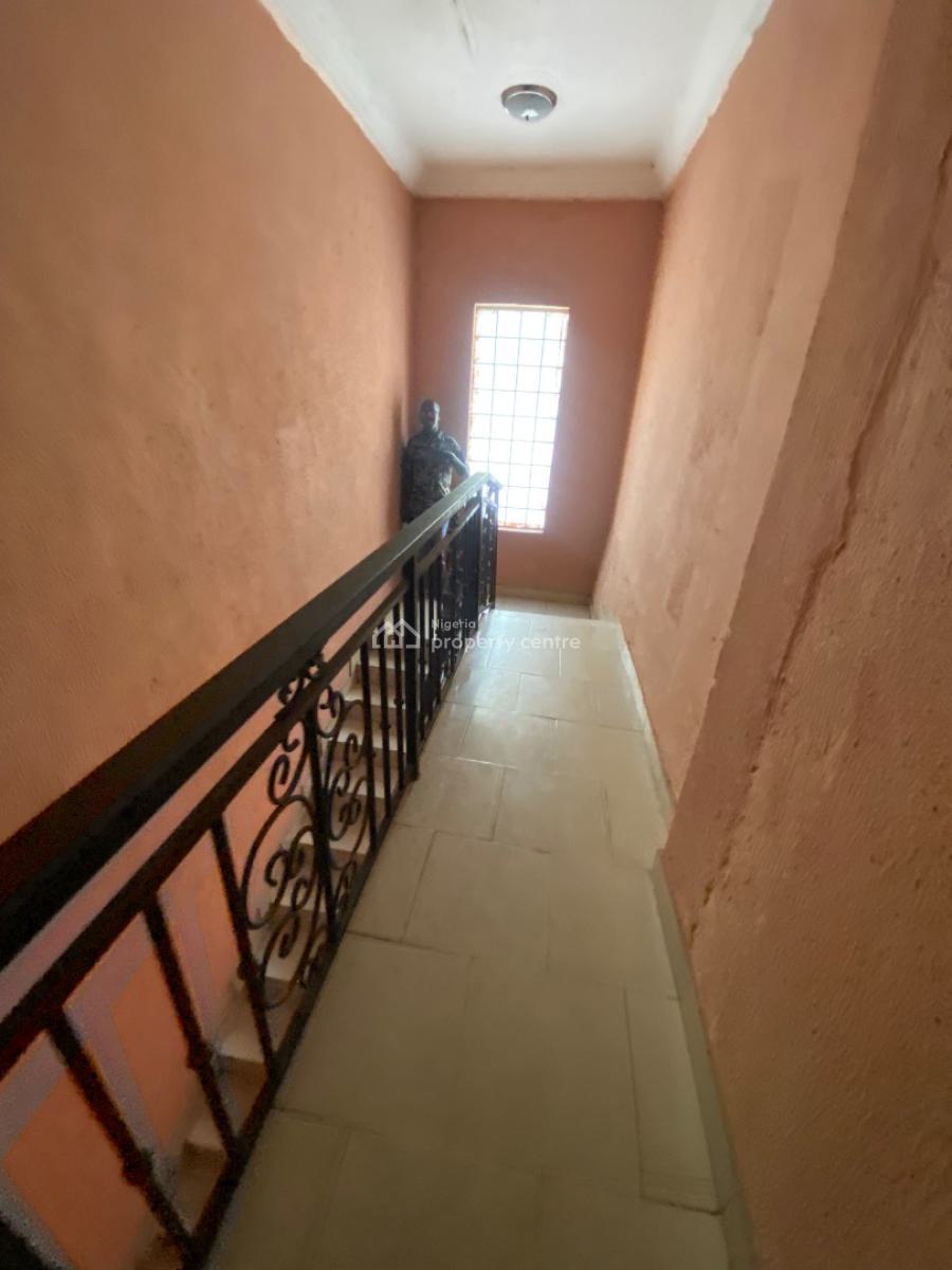Clean 3 Bedroom Flat Upstairs All Room Ensuite, Off Cole Street Via Olufemi Ogunlana Drive, Lawanson, Surulere, Lagos, House for Rent