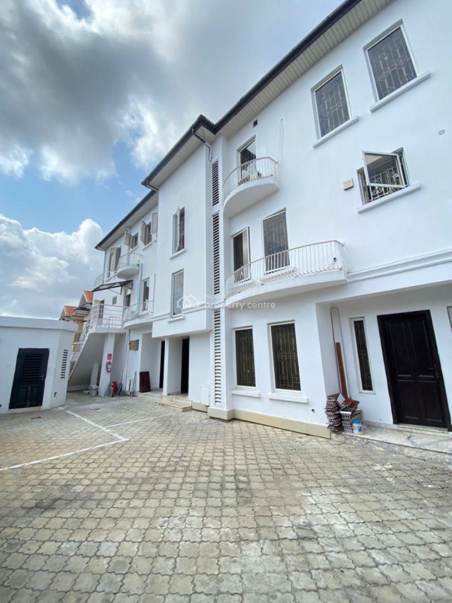 Fully Serviced and Spacious 2 Bedroom Penthouse, Lekki Phase 1, Lekki, Lagos, Flat / Apartment for Rent
