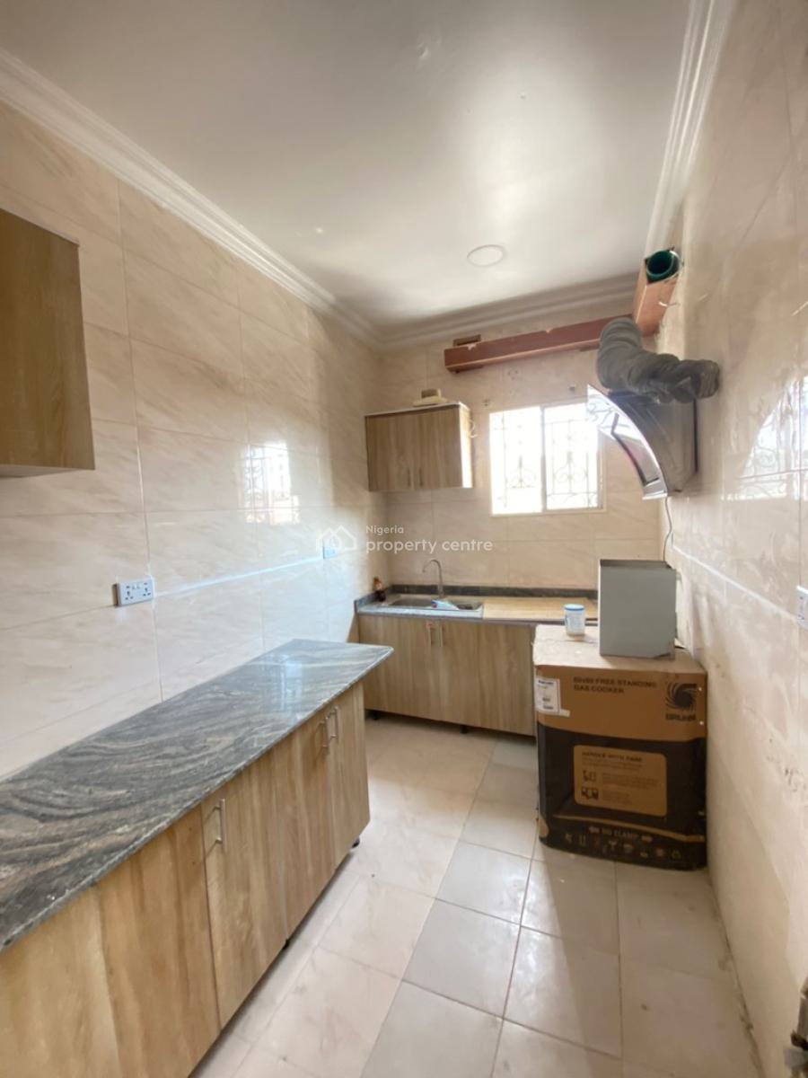 Fully Serviced and Spacious 2 Bedroom Penthouse, Lekki Phase 1, Lekki, Lagos, Flat / Apartment for Rent