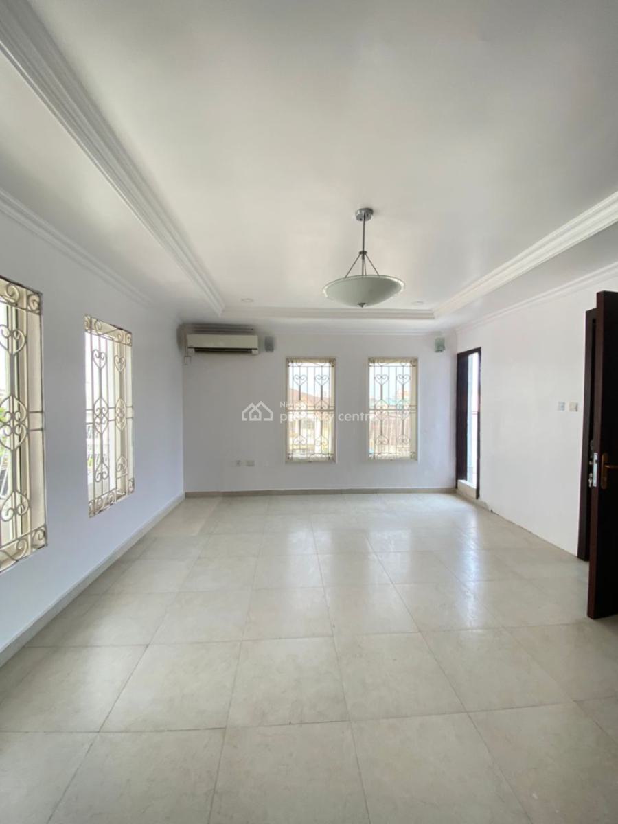 Fully Serviced and Spacious 2 Bedroom Penthouse, Lekki Phase 1, Lekki, Lagos, Flat / Apartment for Rent