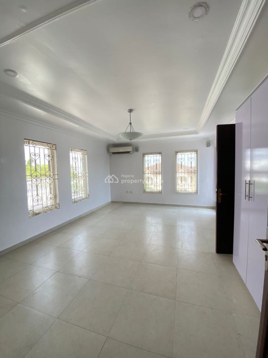 Fully Serviced and Spacious 2 Bedroom Penthouse, Lekki Phase 1, Lekki, Lagos, Flat / Apartment for Rent