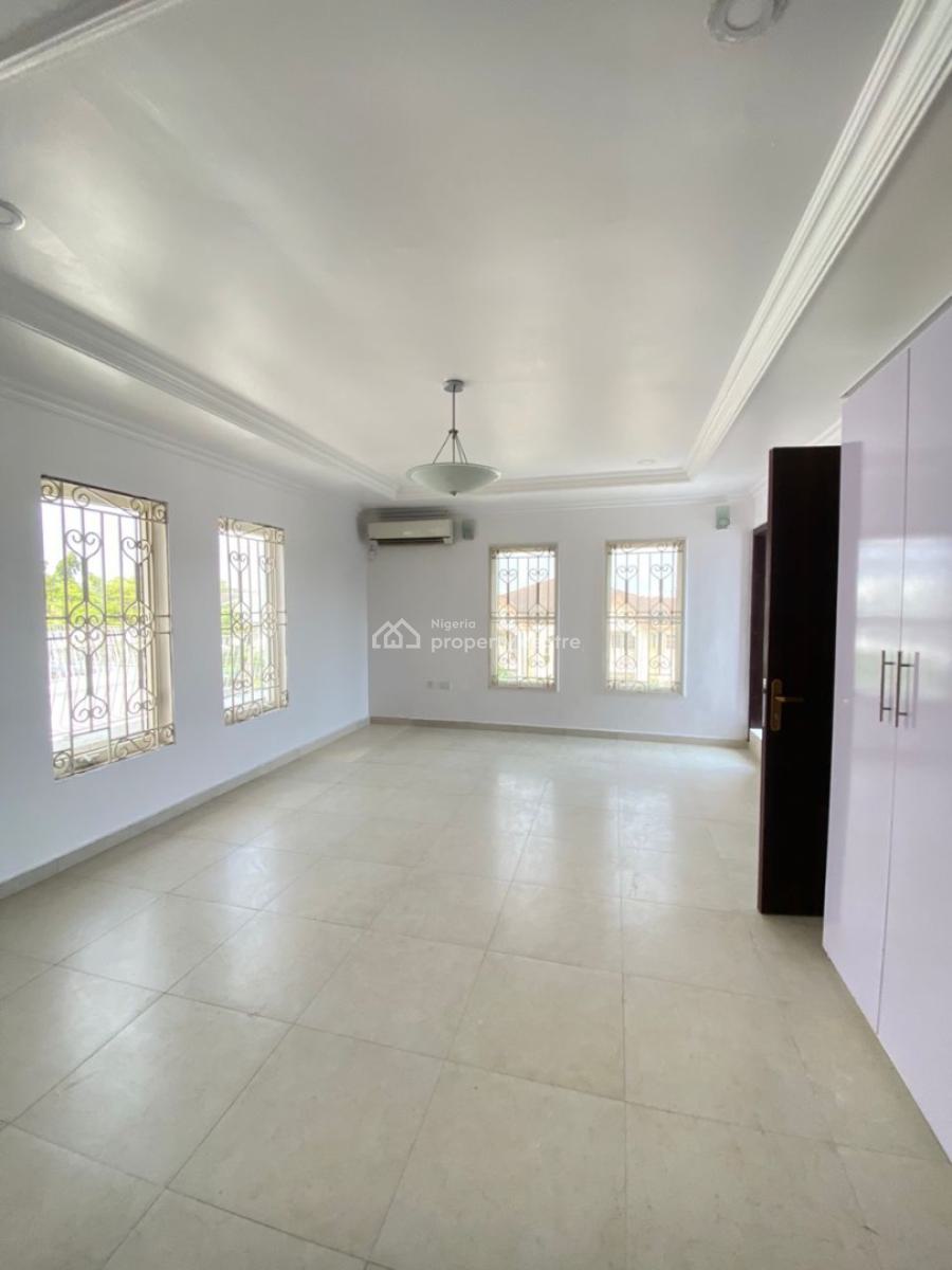 Fully Serviced and Spacious 2 Bedroom Penthouse, Lekki Phase 1, Lekki, Lagos, Flat / Apartment for Rent