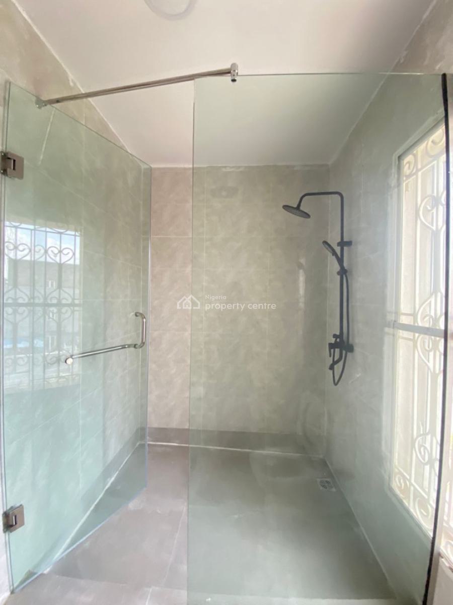 Fully Serviced and Spacious 2 Bedroom Penthouse, Lekki Phase 1, Lekki, Lagos, Flat / Apartment for Rent