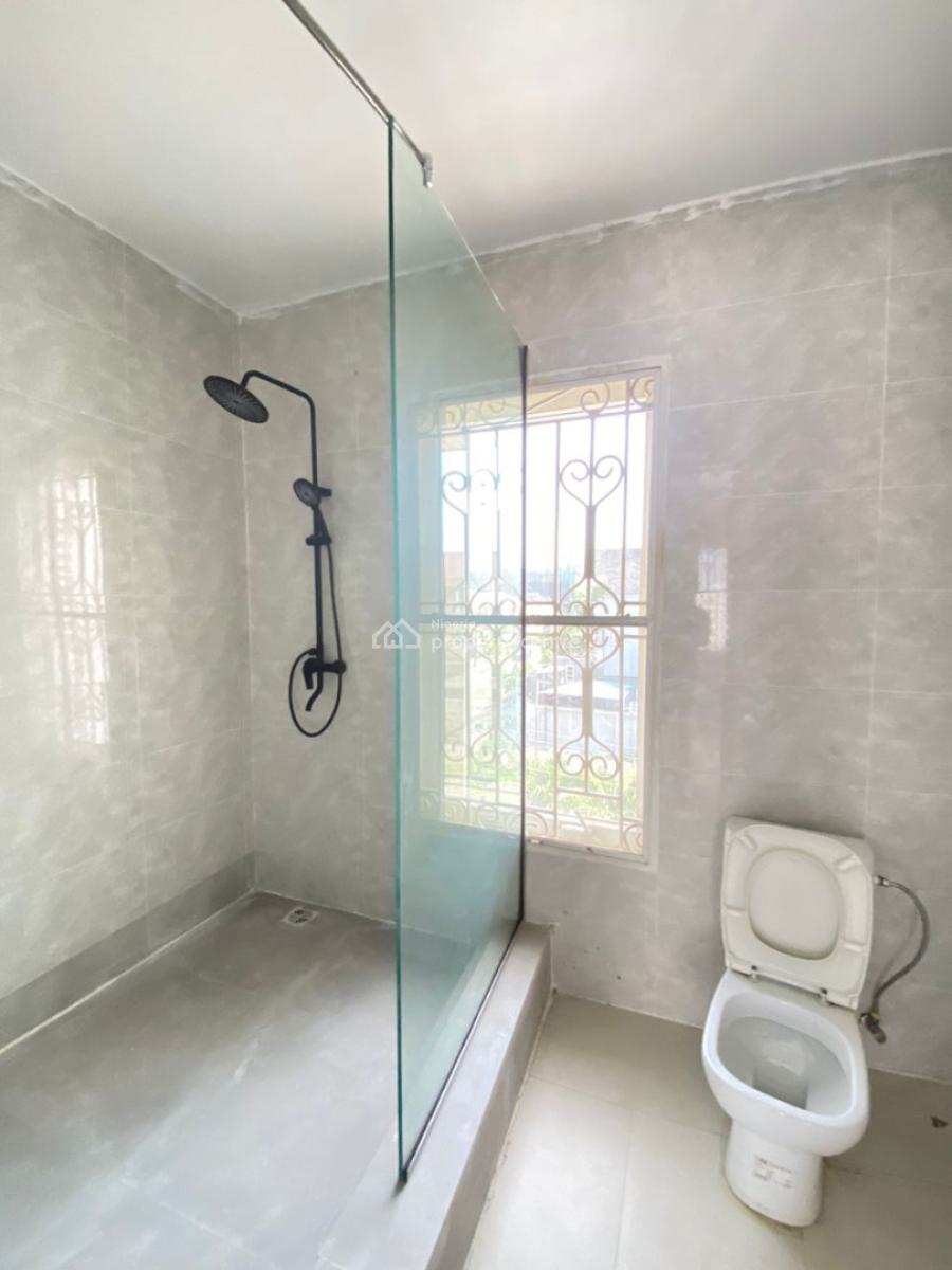 Fully Serviced and Spacious 2 Bedroom Penthouse, Lekki Phase 1, Lekki, Lagos, Flat / Apartment for Rent