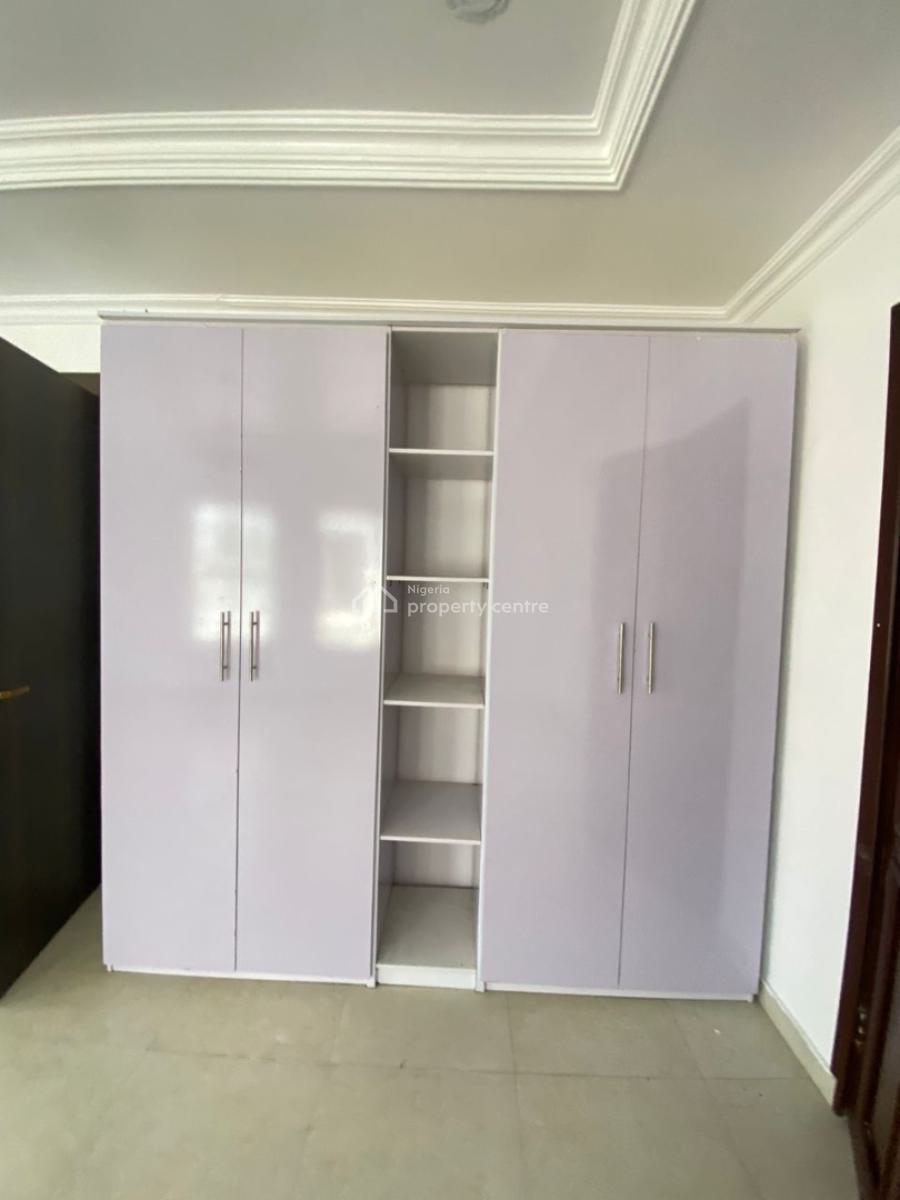 Fully Serviced and Spacious 2 Bedroom Penthouse, Lekki Phase 1, Lekki, Lagos, Flat / Apartment for Rent