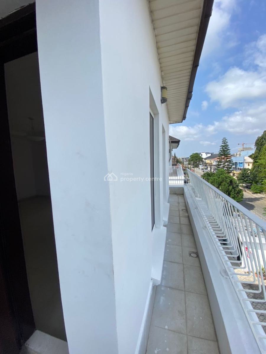 Fully Serviced and Spacious 2 Bedroom Penthouse, Lekki Phase 1, Lekki, Lagos, Flat / Apartment for Rent