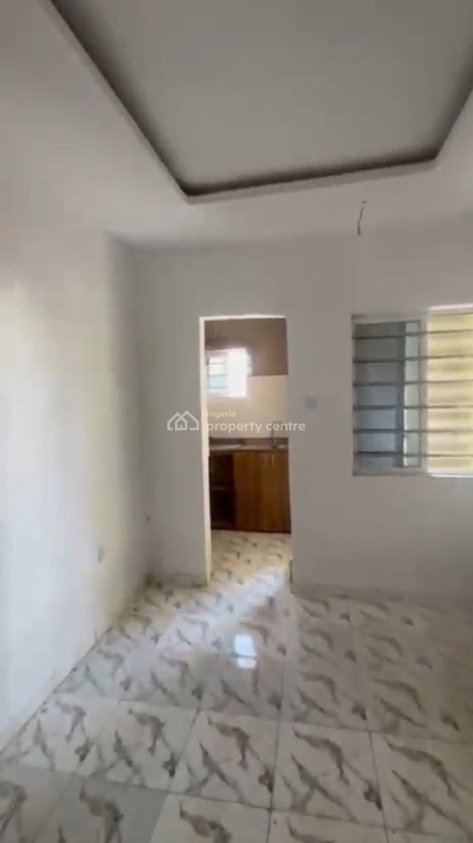 Executive, Very Decent, Standard and Nice Miniflat with Pop,  Kitchen, Off Pedro Road,  Shomolu Lagos., Shomolu, Lagos, Mini Flat (room and Parlour) for Rent