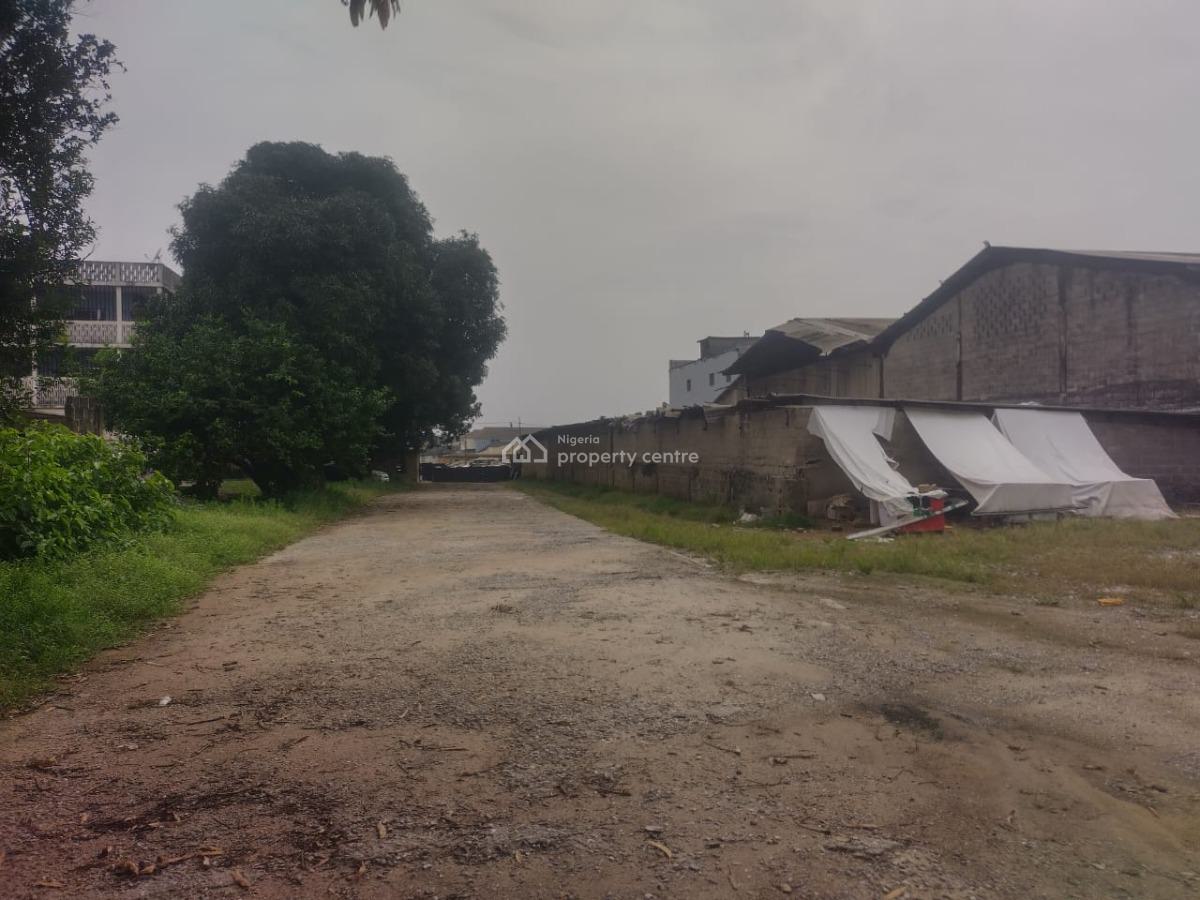 4 Bay Warehouse, Along Ikotun/isolo Road, Ikotun, Lagos, Warehouse for Sale
