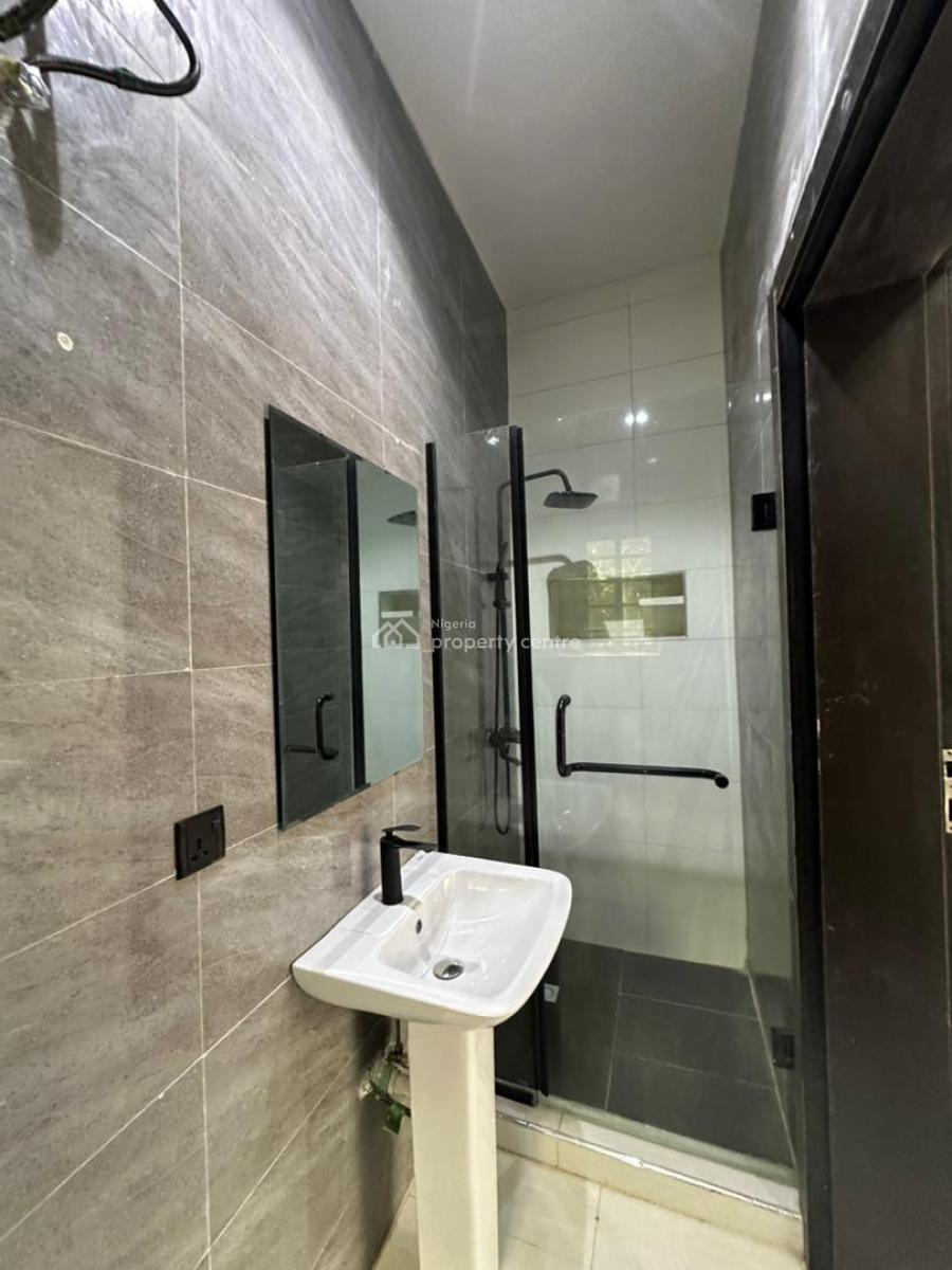 Spaciously Built 3 Bedroom Apartment with Bq and Elevator, Lekki Phase One, Lekki, Lagos, House for Sale