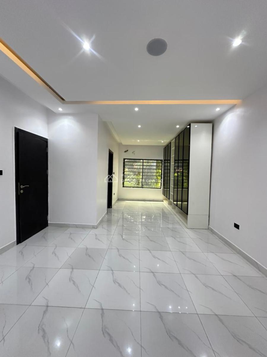 Spaciously Built 3 Bedroom Apartment with Bq and Elevator, Lekki Phase One, Lekki, Lagos, House for Sale