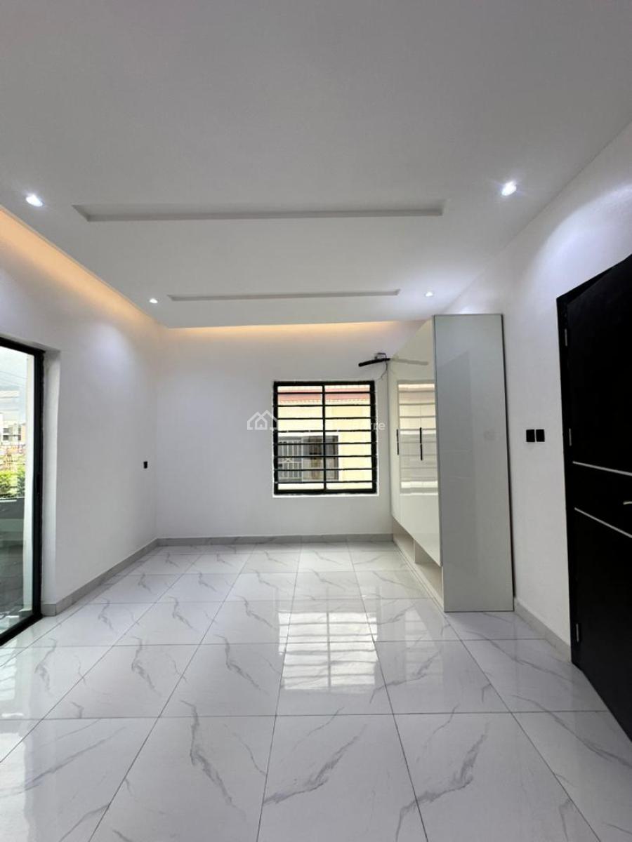 Spaciously Built 3 Bedroom Apartment with Bq and Elevator, Lekki Phase One, Lekki, Lagos, House for Sale