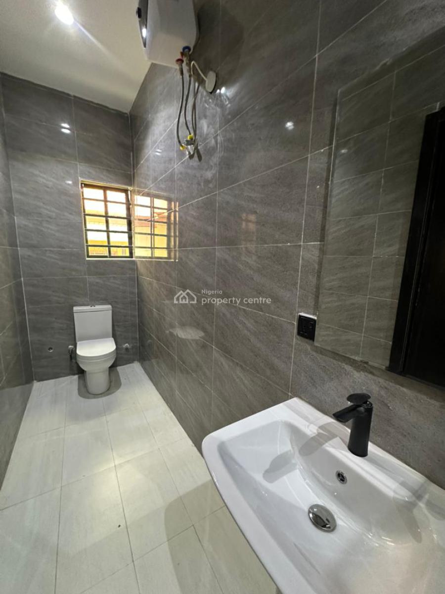 Spaciously Built 3 Bedroom Apartment with Bq and Elevator, Lekki Phase One, Lekki, Lagos, House for Sale