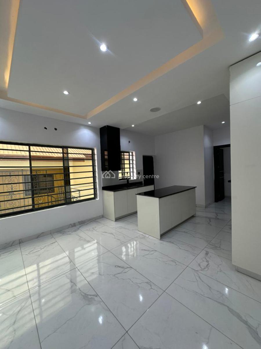 Spaciously Built 3 Bedroom Apartment with Bq and Elevator, Lekki Phase One, Lekki, Lagos, House for Sale