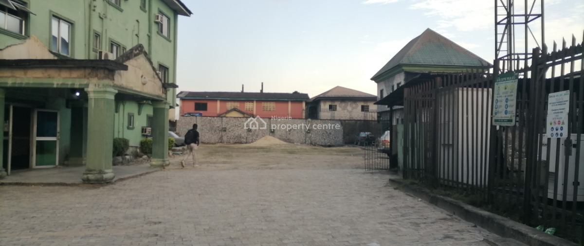 25 Rooms Hotel, Merogun Off Mcdermott Road, Warri, Delta, Hotel / Guest House for Sale
