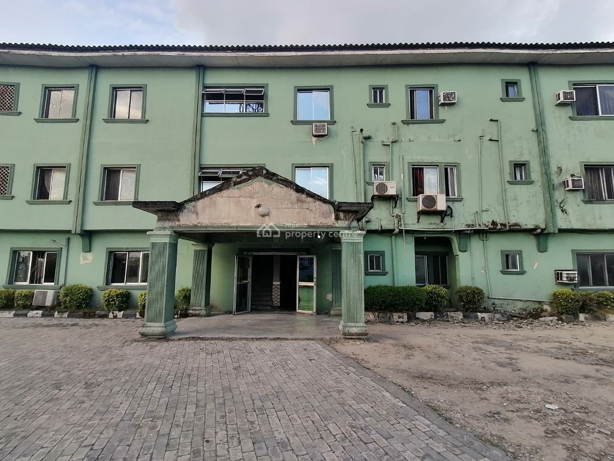 25 Rooms Hotel, Merogun Off Mcdermott Road, Warri, Delta, Hotel / Guest House for Sale
