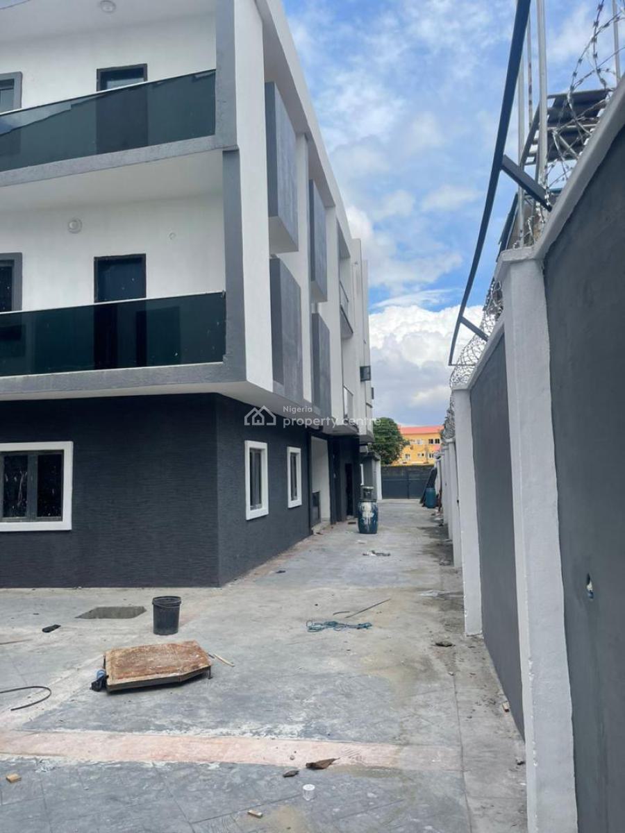 Nice 3 Bedroom  Spacious Apartment  with a Bq, Ogba Ikeja Lagos, Ikeja, Lagos, Flat / Apartment for Sale
