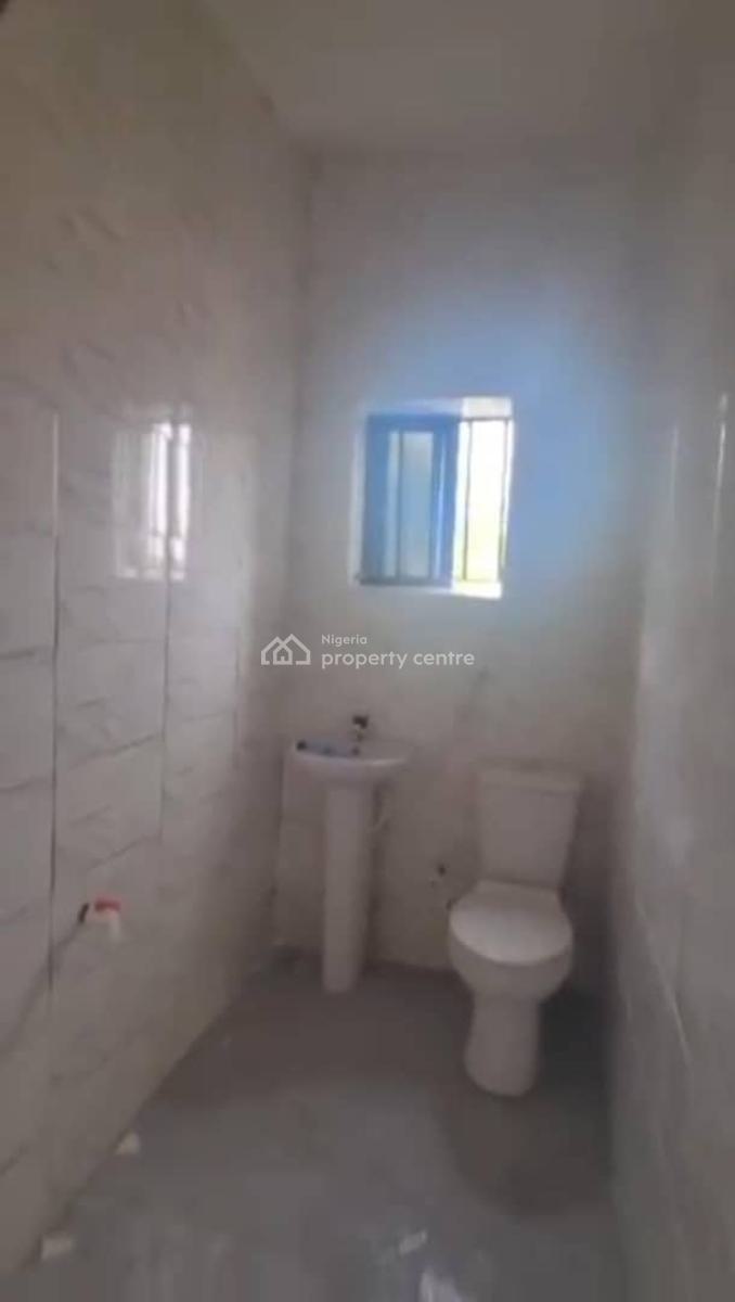 Lovely 2 Bedroom Flat, Off Pedro, Shomolu, Lagos, Flat / Apartment for Rent