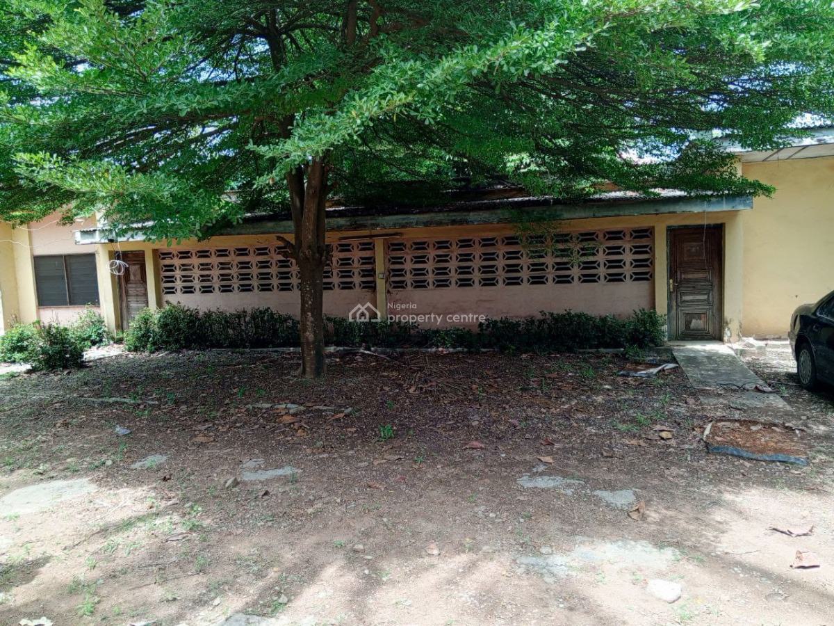 Eight Bedroom Fully Detached House, Uch Road, Ibadan, Oyo, Detached Duplex for Sale