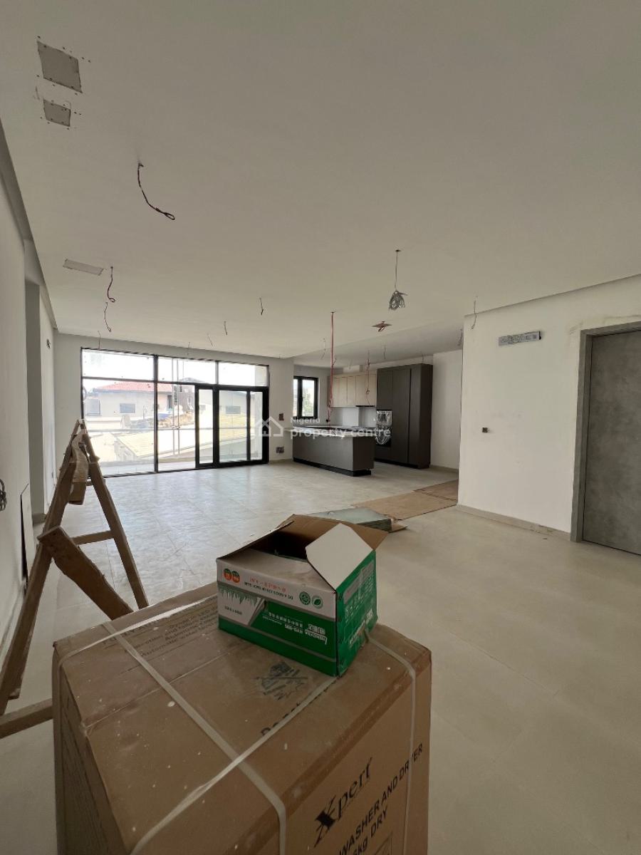 Spacious 2 Bedroom Apartment with Swimming Pool, Gym and Rooftop, Admiralty Lekki Phase 1, Lekki, Lagos, Block of Flats for Sale