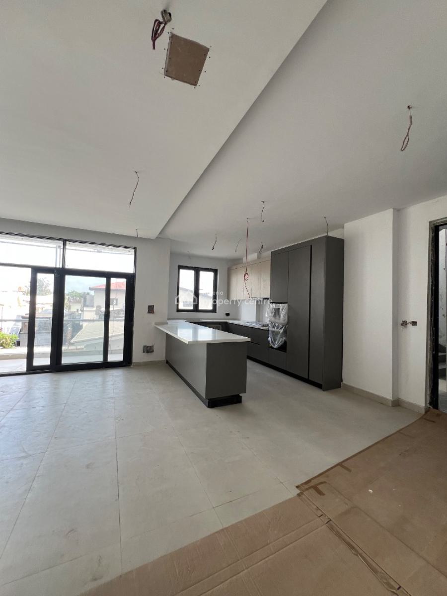 Spacious 2 Bedroom Apartment with Swimming Pool, Gym and Rooftop, Admiralty Lekki Phase 1, Lekki, Lagos, Block of Flats for Sale