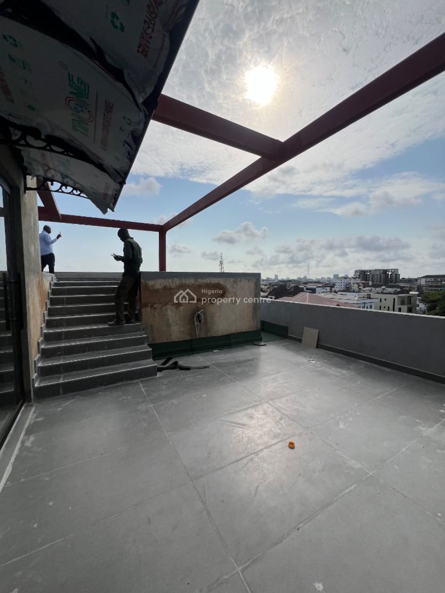 Spacious 2 Bedroom Apartment with Swimming Pool, Gym and Rooftop, Admiralty Lekki Phase 1, Lekki, Lagos, Block of Flats for Sale