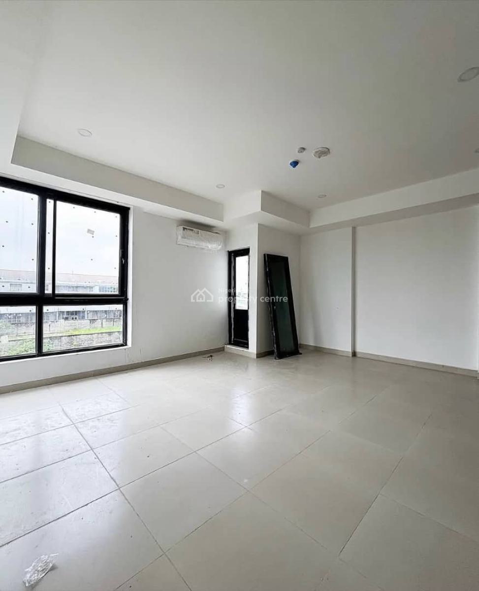 Luxurious 3 Bedroom with Bq and Swimming Pool, Lekki Phase 1, Lekki, Lagos, Flat / Apartment for Rent