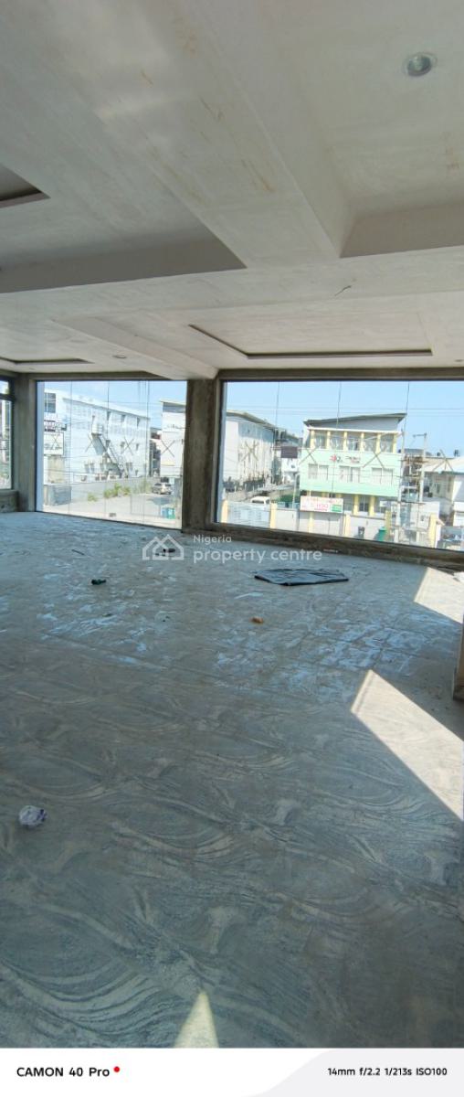 Restaurant Space Upstairs, Orchid Road, Lekki, Lagos, Restaurant / Bar for Sale