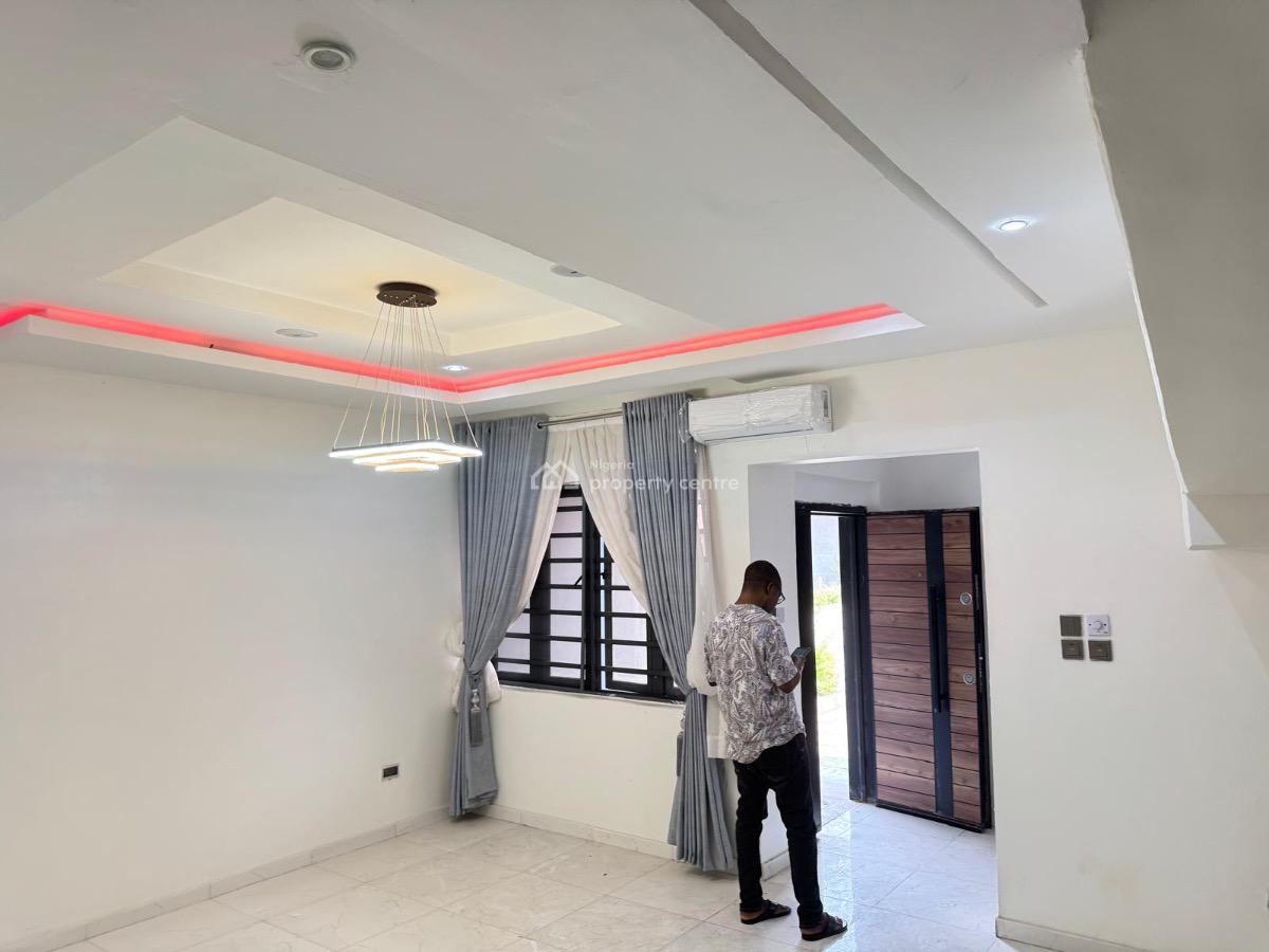 3 Bedrooms House in Gated Estate with Pool, Ogombo, Ajah, Lagos, Terraced Duplex for Sale