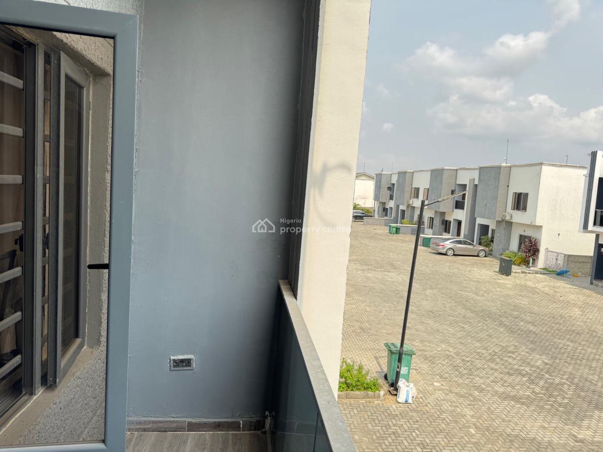 3 Bedrooms House in Gated Estate with Pool, Ogombo, Ajah, Lagos, Terraced Duplex for Sale