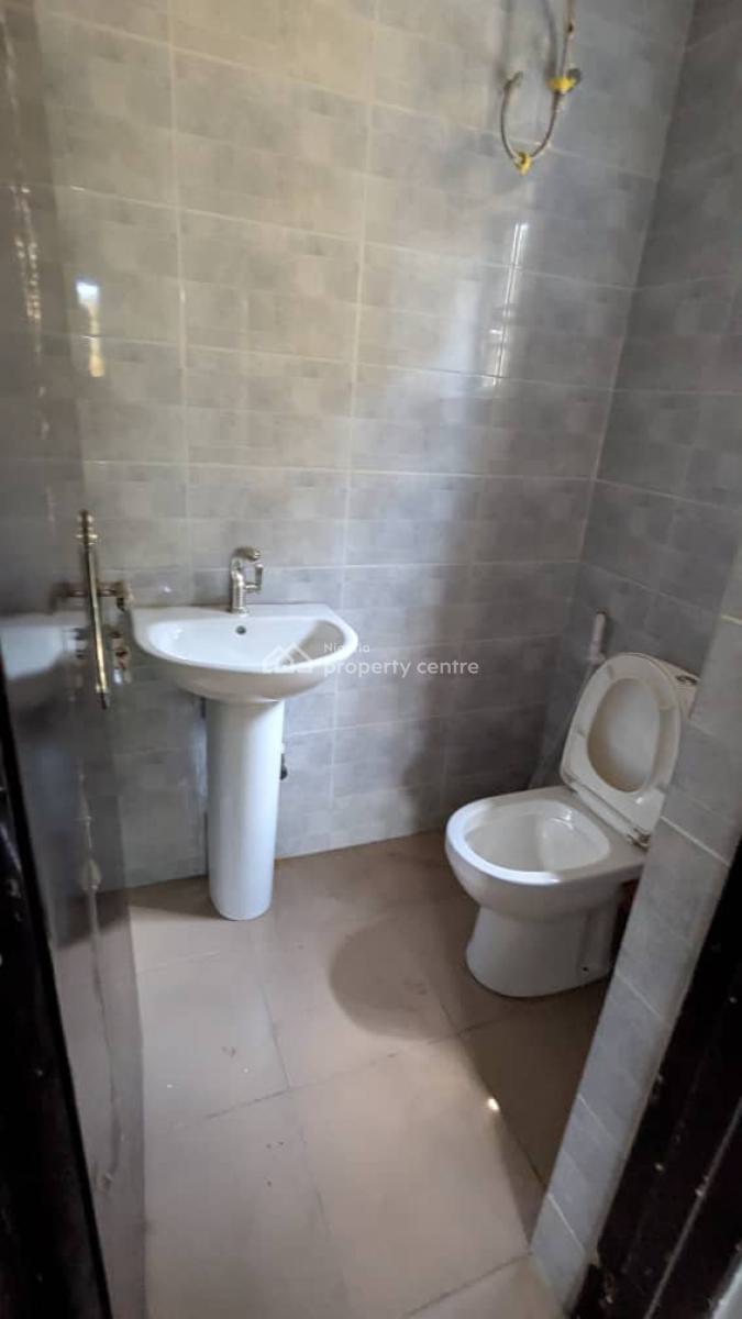 Nice and Spacious 3 Bedrooms, Surulere, Lagos, Flat / Apartment for Rent