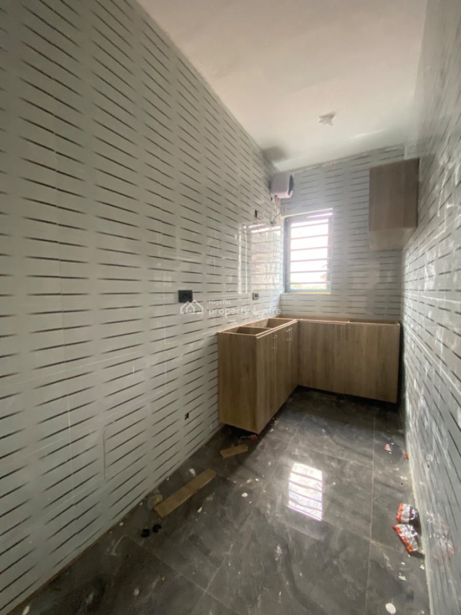 an Executive 2 Bedroom Flat, Silver Gate Estate, Besides, Blenco Mall Phase 2, Lekki, Lagos, Flat / Apartment for Rent