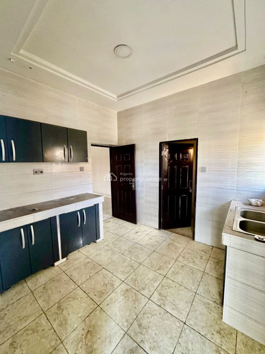 Very Massive and Spacious Three 3 Bedroom Apartment, Aquamarine Estate, Apo, Abuja, Flat / Apartment for Rent