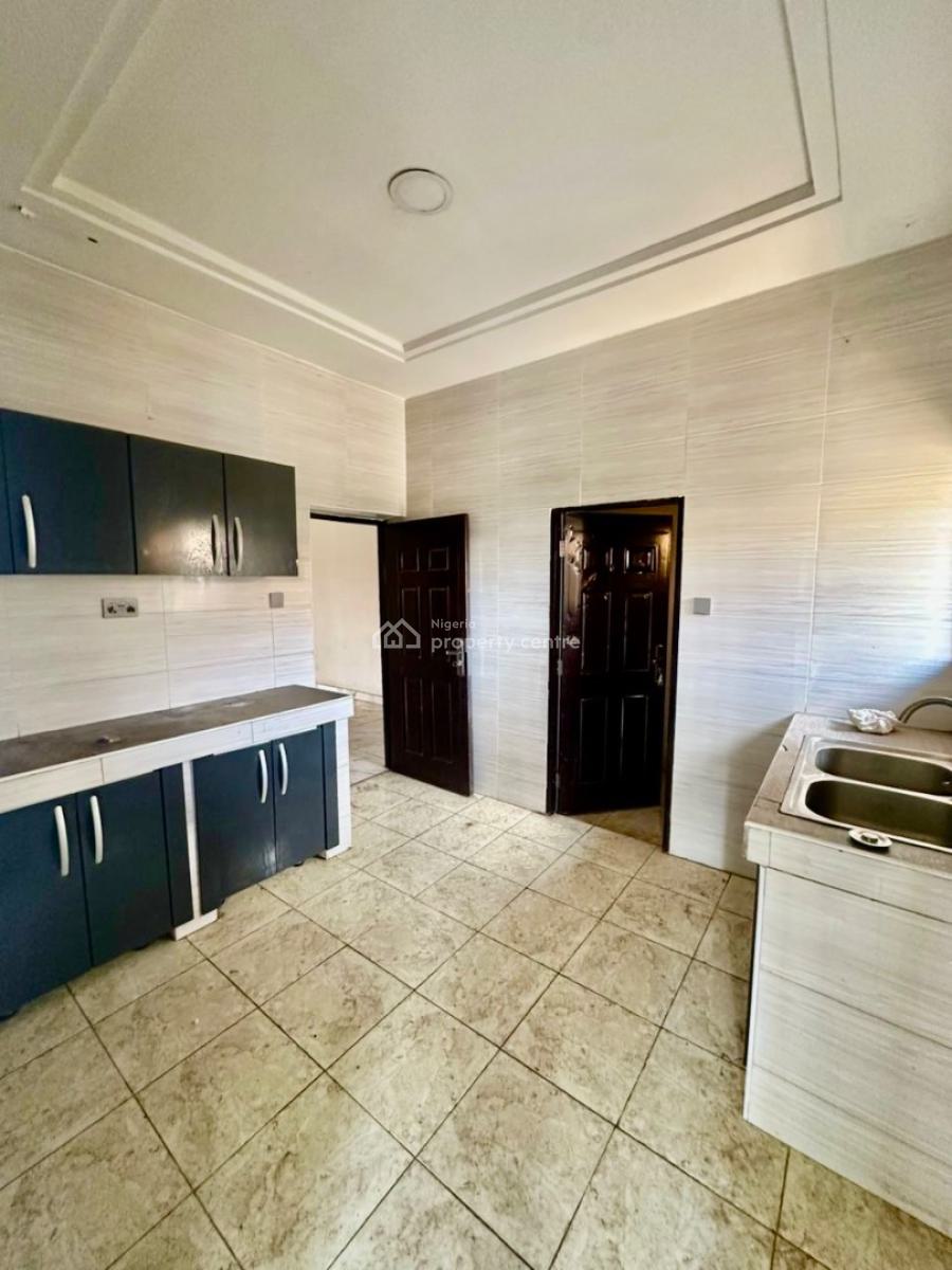 Very Massive and Spacious Three 3 Bedroom Apartment, Aquamarine Estate, Apo, Abuja, Flat / Apartment for Rent