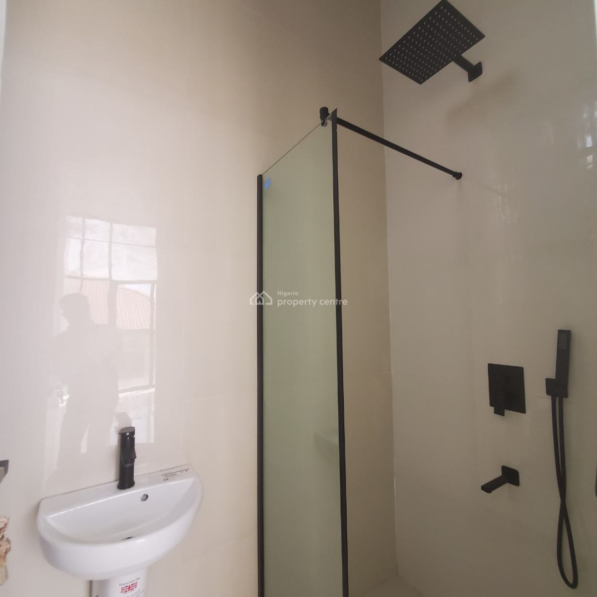 Exquisite 3bedroom Apartments with a Pool Gym Elevator, Lekki Phase 1, Lekki, Lagos, Flat / Apartment for Sale