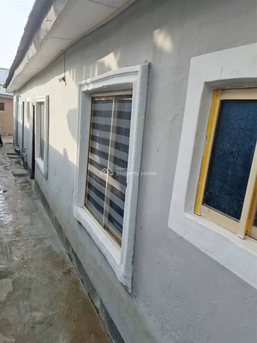 1 Bedroom Apartment, Igbogbo Estate, Ikorodu, Lagos, Mini Flat (room and Parlour) for Rent